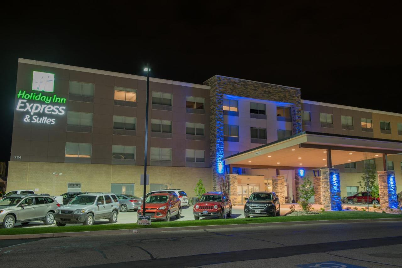 Holiday Inn Express & Suites - Louisville N - Jeffersonville By Ihg Exterior photo